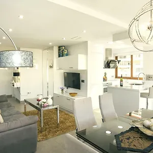https://monko-la-nogalera-luxury-comfort.1costadelsol.com